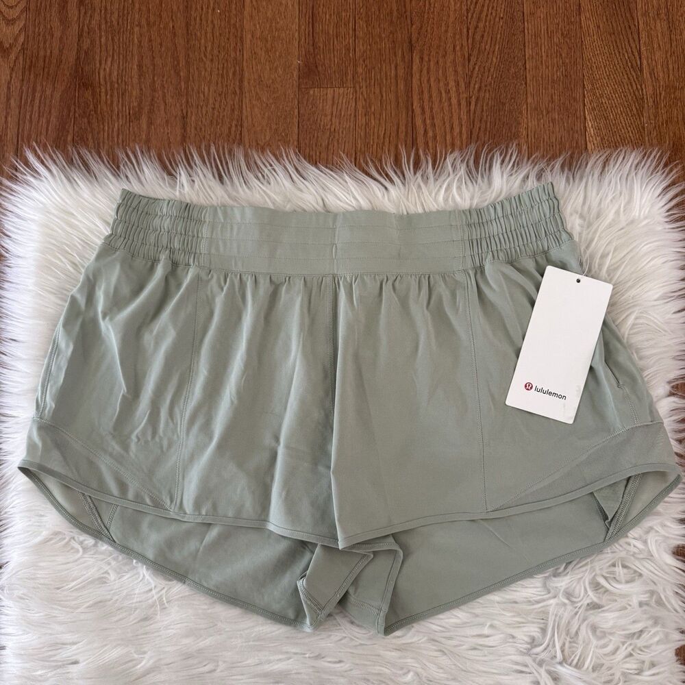 Lululemon Hotty Hot High Rise Shorts Women’s Sz 14 Fog Green 2.5” Lined Run NWT